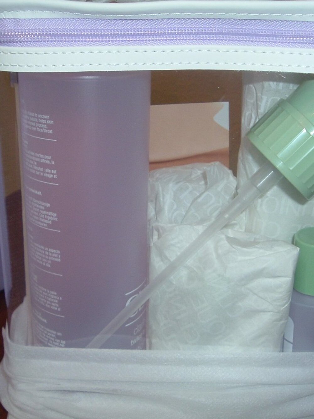 Clinique Gift Set 8 Pc (Large sizes+travel sizes) Facial soap, Clarifying, Moist - Picture 6 of 8